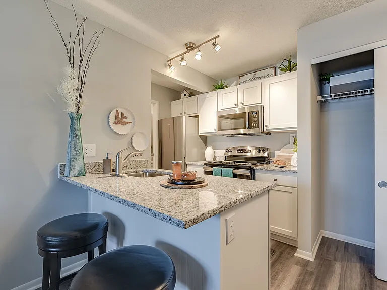 Pierpont Apartments — Photo 6