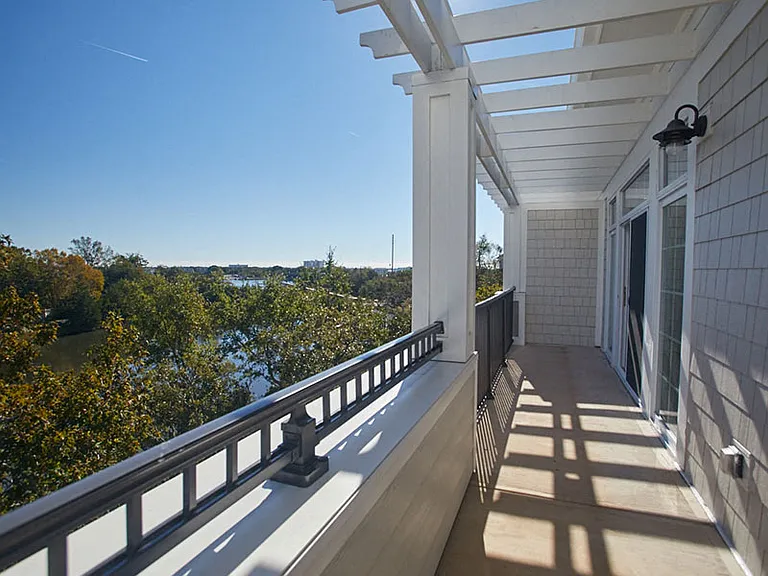 Grand View Luxury Apartments — Photo 31