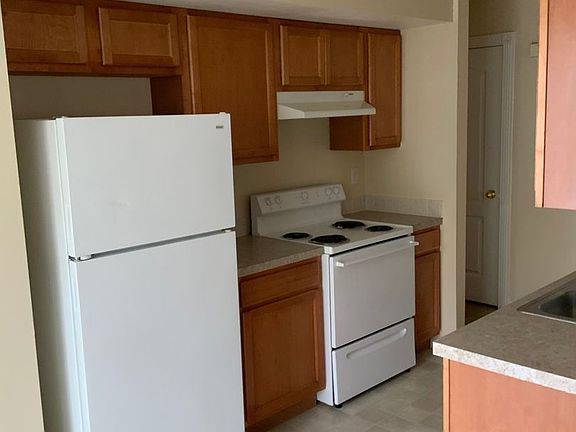 5th image of 16731 N Pamelas Ct APT 103