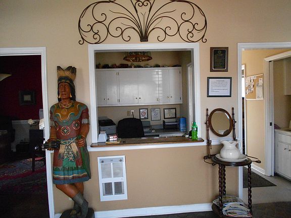 RECEPTIONIST OFFICE