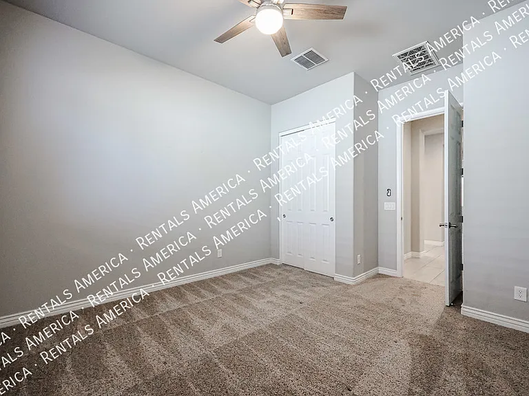8544 W Midway Ave — Photo 15