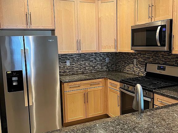 2nd image of 1031 Halifax Pl