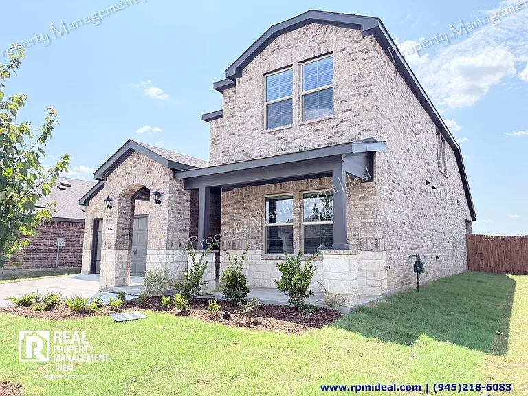 617 Edge Hill Ln — Photo 2
