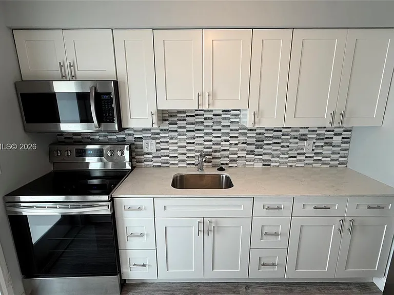 2115 NE 42nd Ct #206N — Photo 2