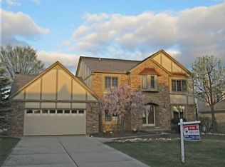 166 Stonetree Cir, Rochester Hills, MI 48309