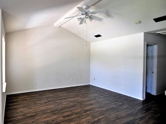 2nd image of 935 Crepe Myrtle St