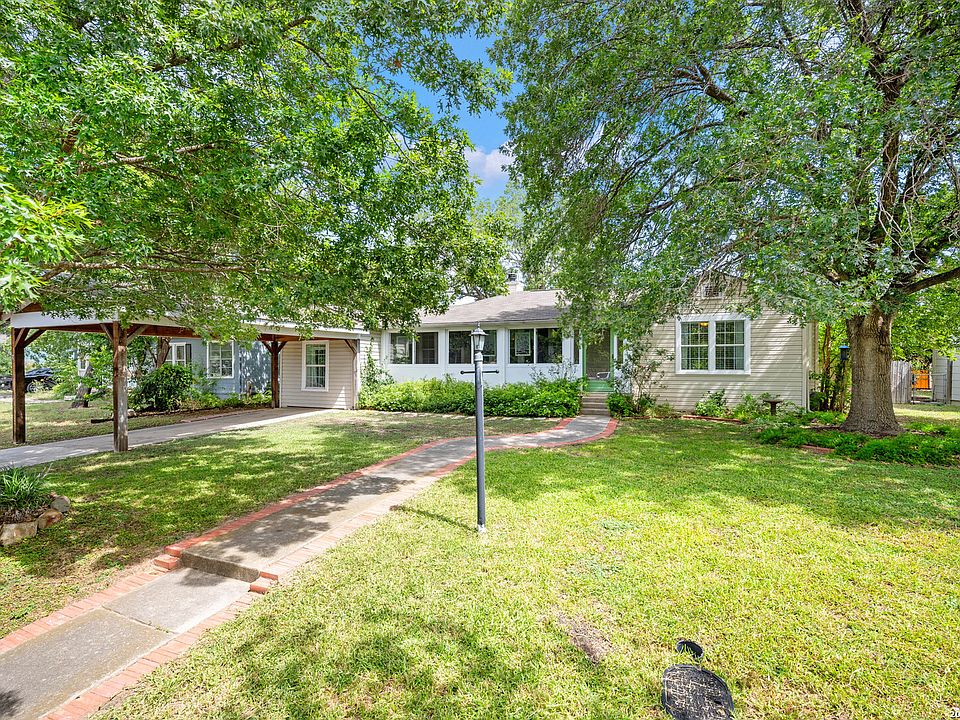 1st image of 131 LARCHMONT DR