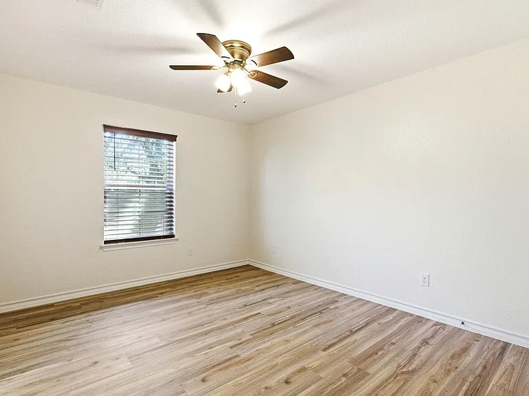 823 N Commerce St #A — Photo 19