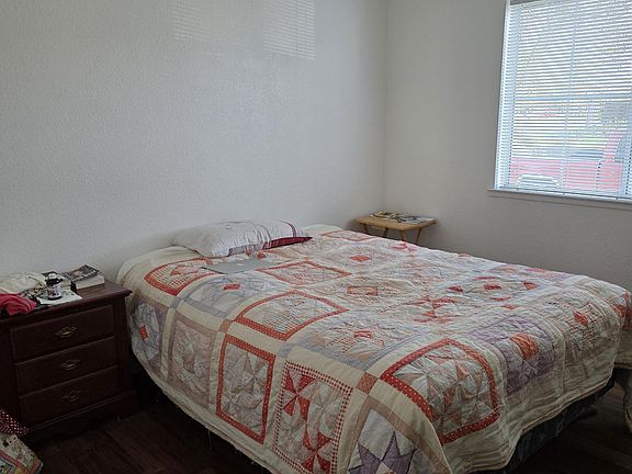 2nd image of 1095 Leake Cir