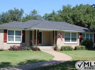 36 Chelsea Dr, Edgecliff Village, TX 76134