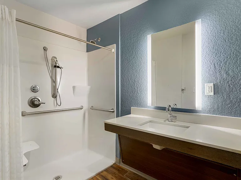 Studio Suite - 1 Queen Bed