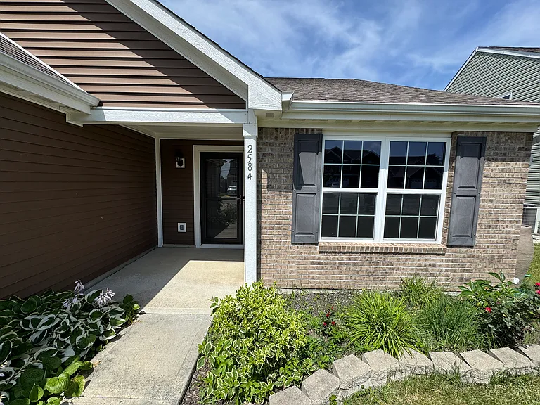 2584 Shadowbrook Trce — Photo 3