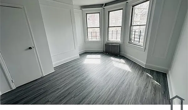 3 bed, 900 sqft, $2,600 — Photo 3