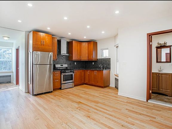 2nd image of 540 E 9th St #B