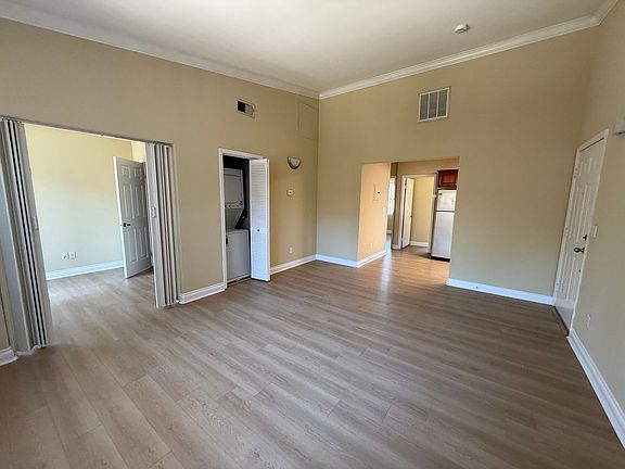 5th image of 642 S Mollison Ave #19