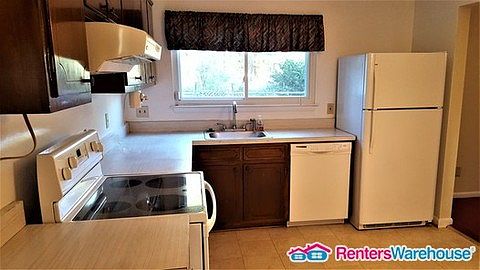 4th image of 3528 Bow Creek Blvd