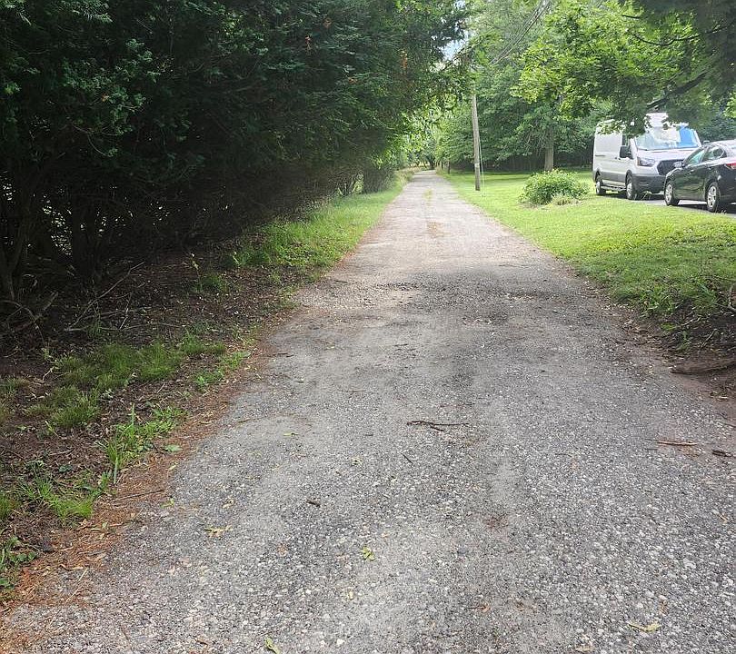 2nd image of 950 Saint Davids Ln