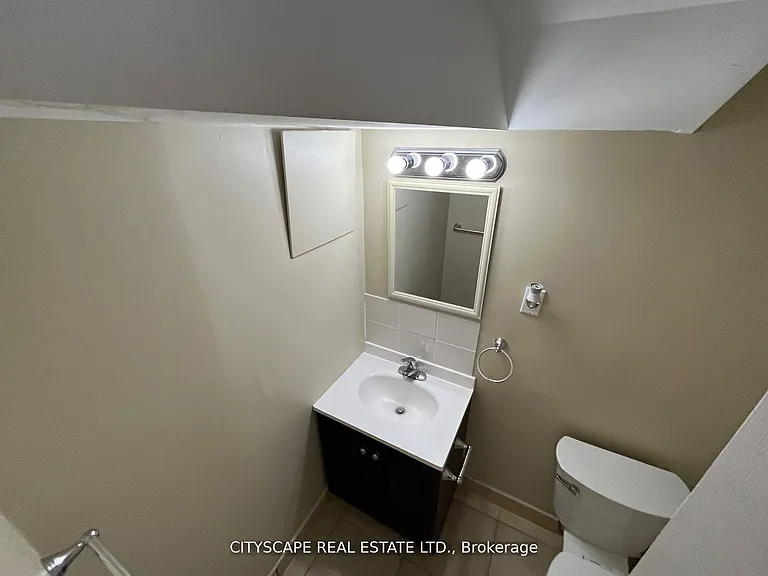 2 Leslie St #BASEMENT — Photo 6