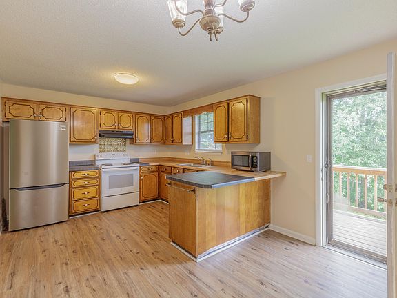 4th image of 403 Missionary Ave