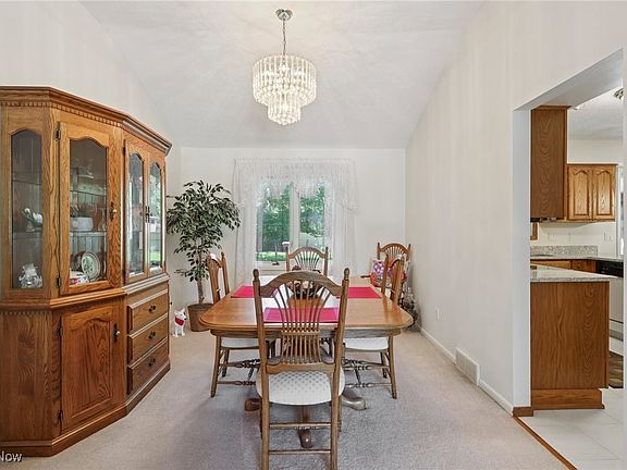 4th image of 27411 Pineview Dr