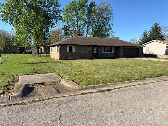 3rd image of 944 Troutman Dr