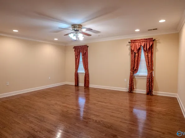 1287 Dillard St, Courtland, AL 35618