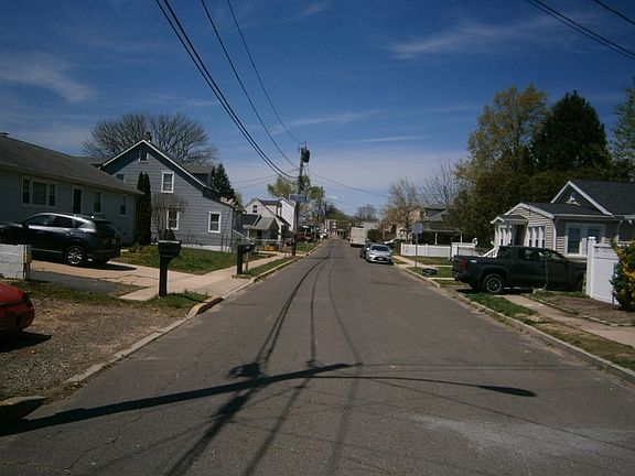 4th image of 68 Bismark Ave