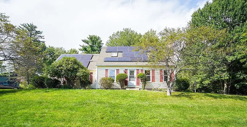 4 bed, 2.0 bath, 1389 sqft, $3,200 — Photo 1