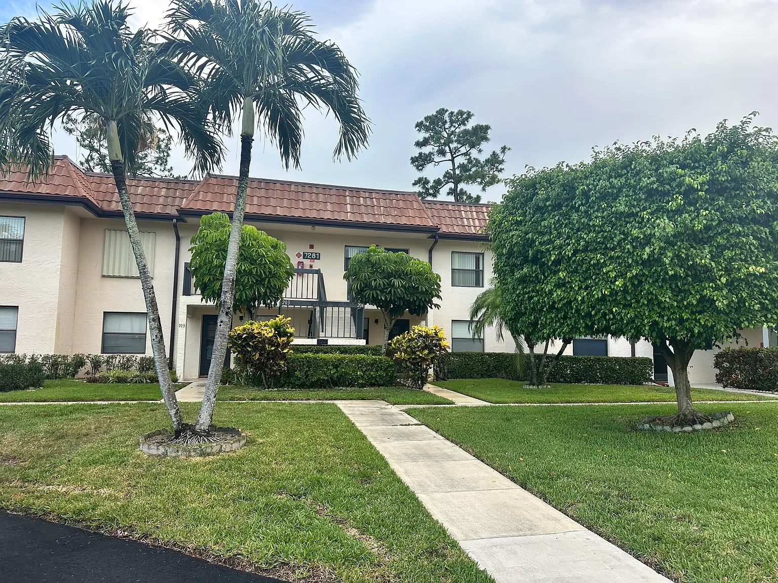 2 bed, 2.0 bath, 900 sqft, $1,650 — Photo 2