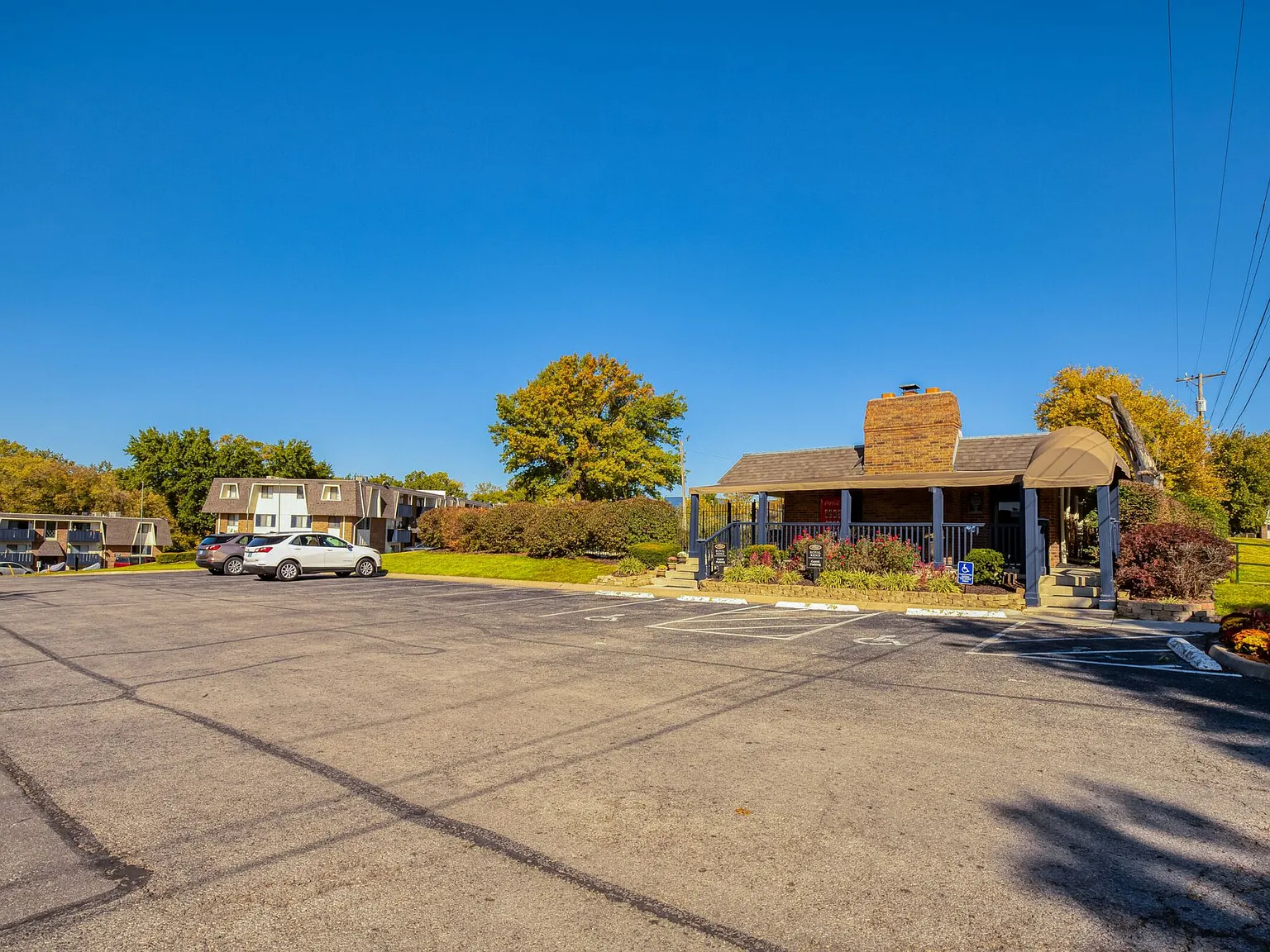 Royal Ridge Apartments — Photo 3