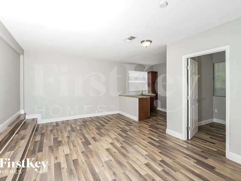 611 Hewett Dr — Photo 5