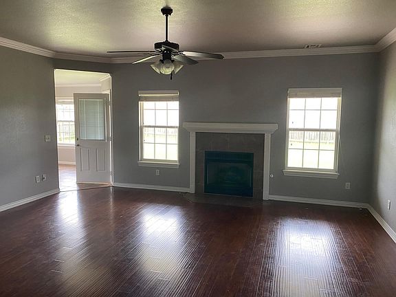 5th image of 1050 Applewood Cir