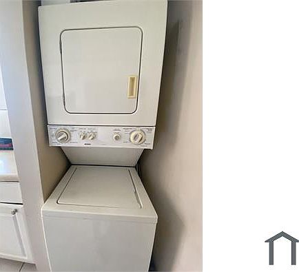 3rd image of 820 N Franklin Ave APT H