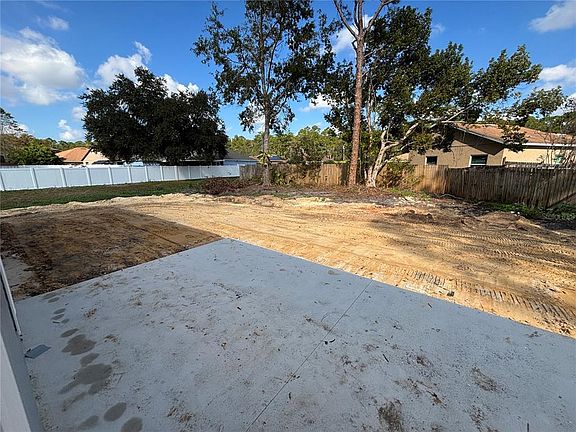 4th image of 1114 Camden Way
