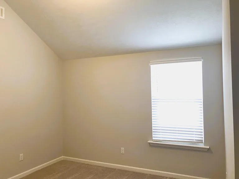 1052 Mulford Loop — Photo 21