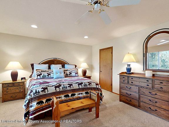 5th image of 151 Broadmoor Dr