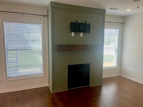 4th image of 1154 Yorktown Ln