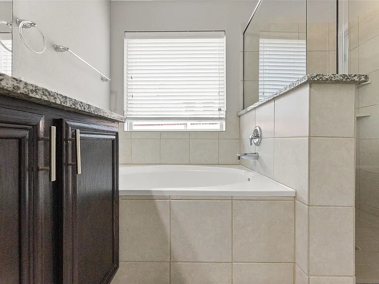 1004 Water Garden Cir — Photo 22