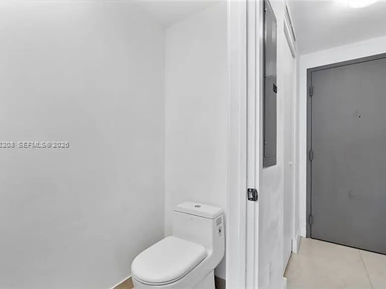 488 NE 18th St #1805 — Photo 6