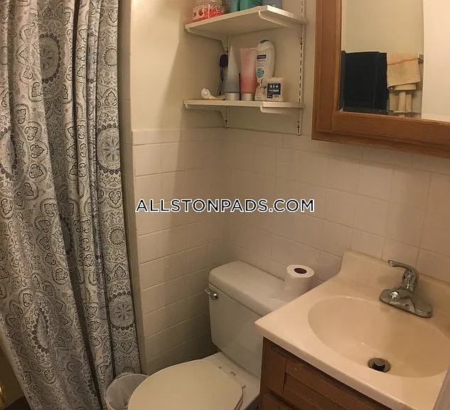 21 Park Vale Ave — Photo 3