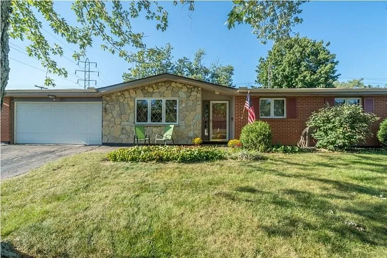 311 Eller Ave photo 1