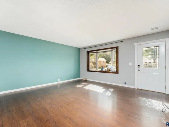 4104 E Walker Way, Sioux Falls, SD 57103