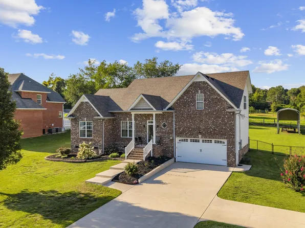 105 Wagners Way, White Bluff, TN 37187