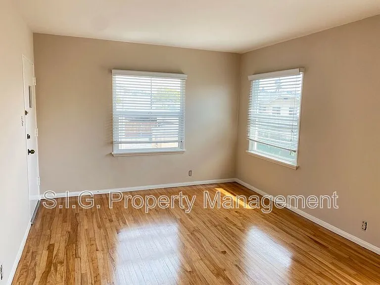 228 E Maple St #D — Photo 7