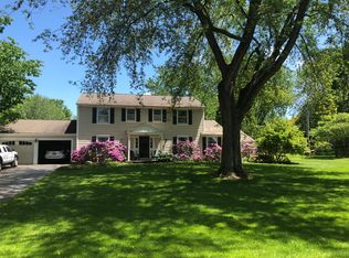 53 Foxbourne Rd, Penfield, NY 14526