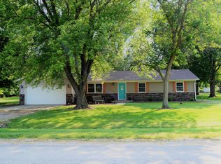 11907 Bubbling Well Rd, Glenarm, IL 62536