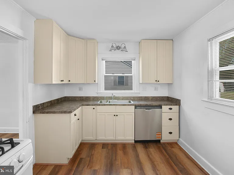 15 Sycamore Ave — Photo 10