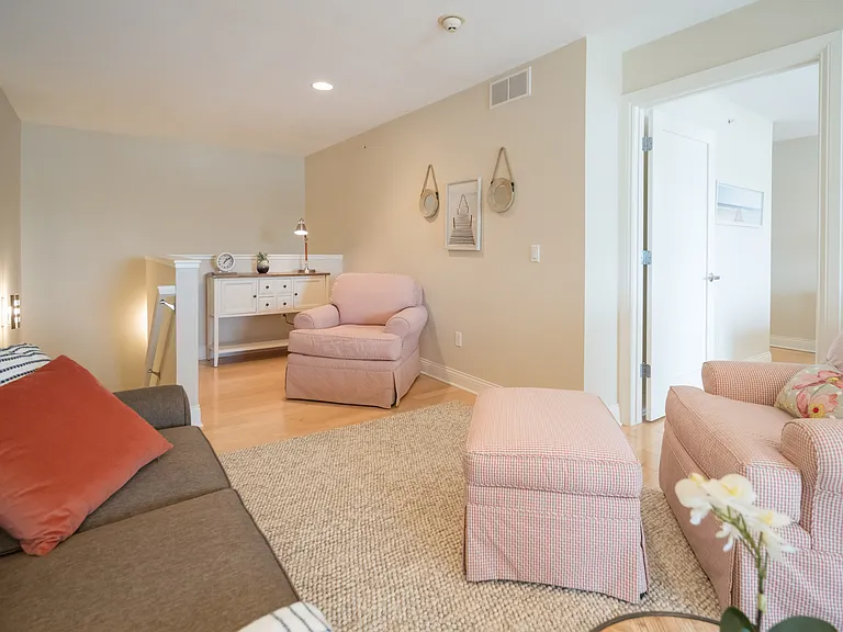 917 W Savidge St #27 — Photo 16