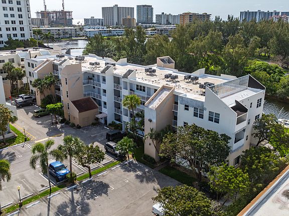 2nd image of 2860 NE 14th Street Causeway #205d