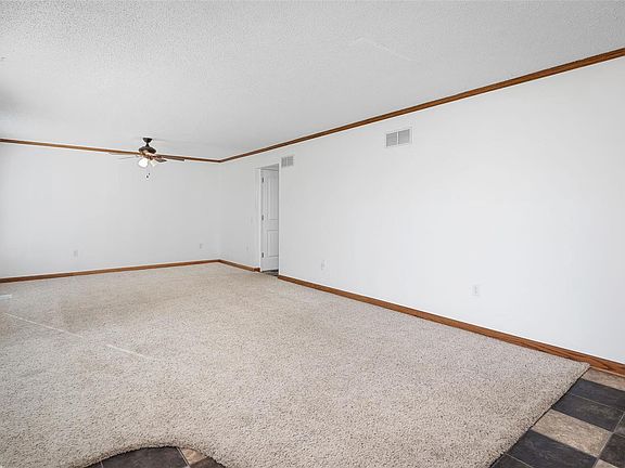 4th image of 1056 Woodcrest Ln